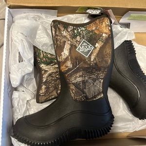 Youth Size 12 Camo Muck Boots